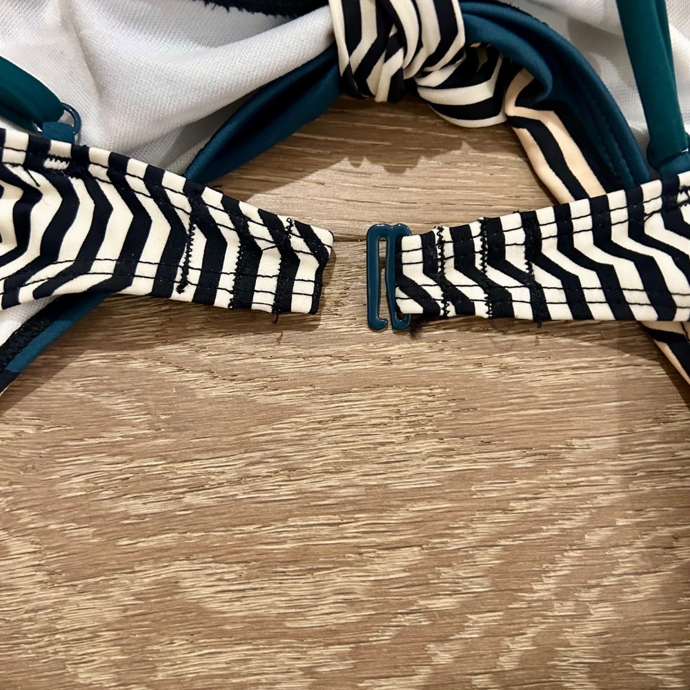 Urban Outfitters cut out bathing suit one piece - Picture 8 of 11